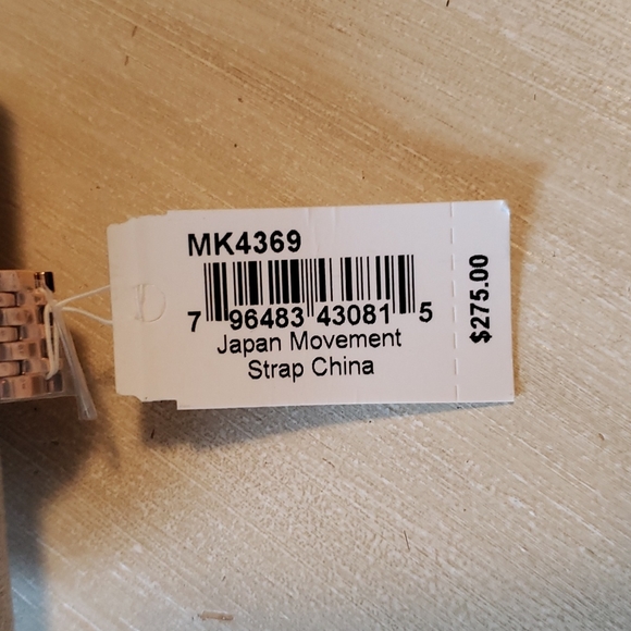 NWT MK rose gold watch. Faux diamonds as numbers& circle. Send offer - Picture 3 of 8